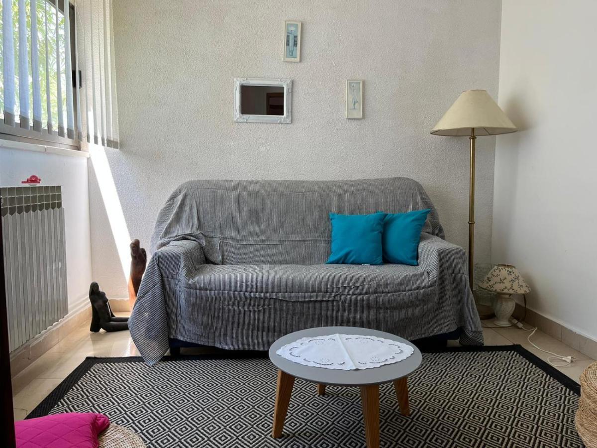 Apartment With Swimming Pool Jelsa  Exteriör bild