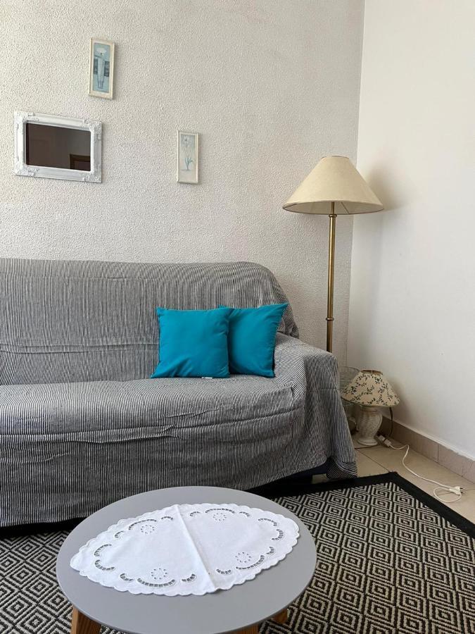 Apartment With Swimming Pool Jelsa  Exteriör bild