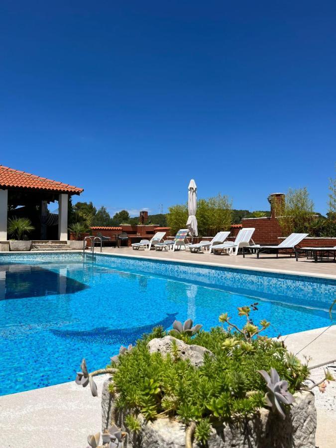 Apartment With Swimming Pool Jelsa  Exteriör bild